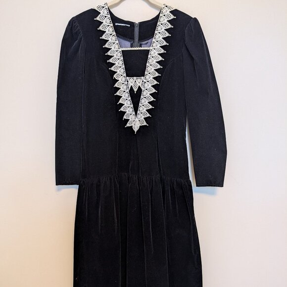 VINTAGE 1980s black velvet drop waist cream lace formal dress dark academia EUC - Picture 2 of 14